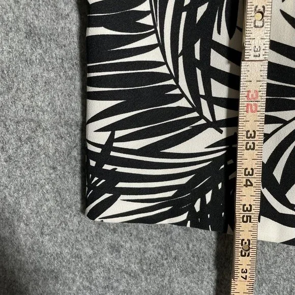 Dressbarn Womans Shift Dress Black White Zip Floral Career Church Size 6 - Picture 4 of 7